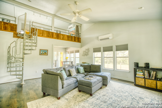 Listing photo id 28 for 2700 Little Creek