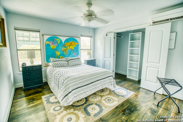 Listing photo id 30 for 2700 Little Creek