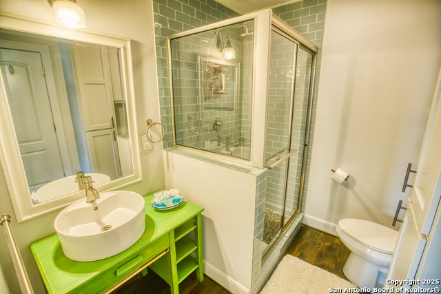 Listing photo id 31 for 2700 Little Creek