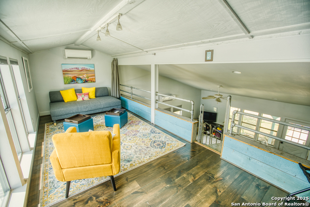 Listing photo id 32 for 2700 Little Creek