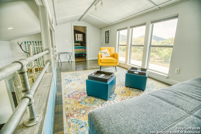 Listing photo id 33 for 2700 Little Creek