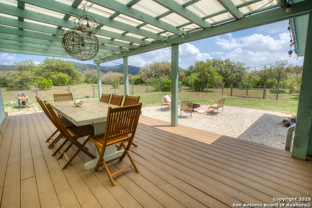 Listing photo id 35 for 2700 Little Creek