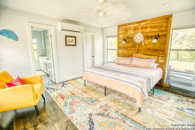 Listing photo id 36 for 2700 Little Creek