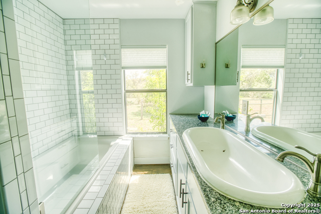 Listing photo id 37 for 2700 Little Creek