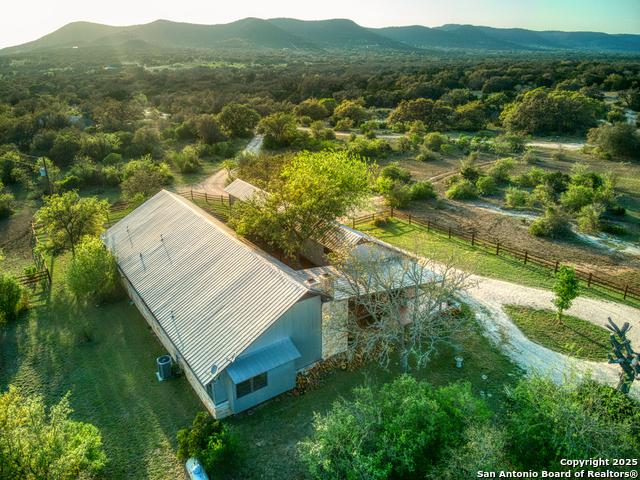Listing photo id 39 for 2700 Little Creek