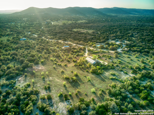 Listing photo id 44 for 2700 Little Creek