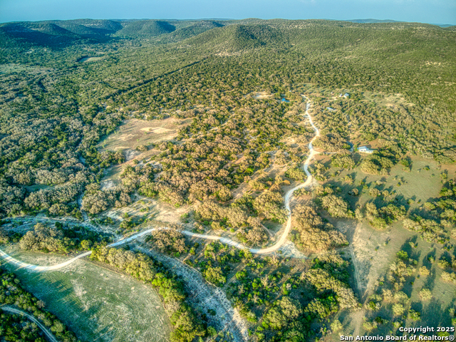 Listing photo id 46 for 2700 Little Creek