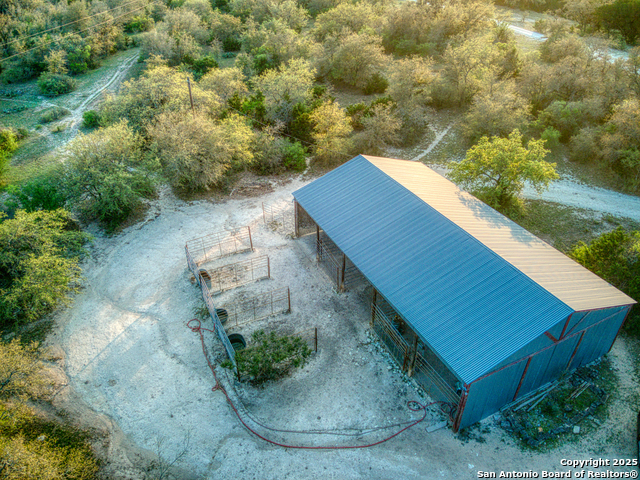 Listing photo id 47 for 2700 Little Creek
