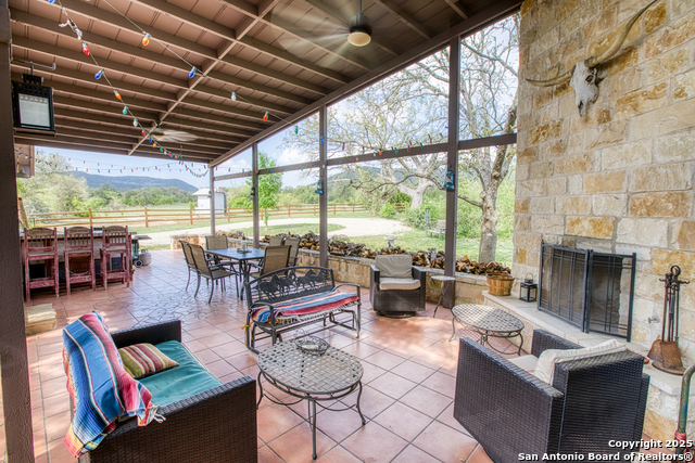 Listing photo id 4 for 2700 Little Creek