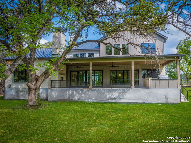 Listing photo id 8 for 232 Riverfront