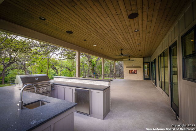 Listing photo id 10 for 232 Riverfront