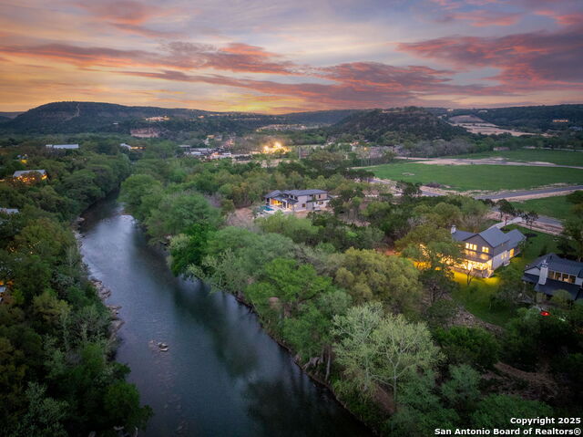 Listing photo id 0 for 232 Riverfront