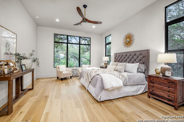 Listing photo id 20 for 232 Riverfront