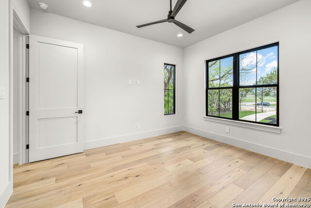 Listing photo id 26 for 232 Riverfront