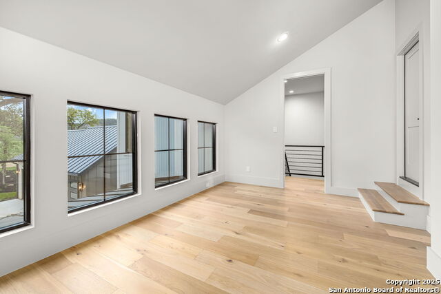 Listing photo id 28 for 232 Riverfront