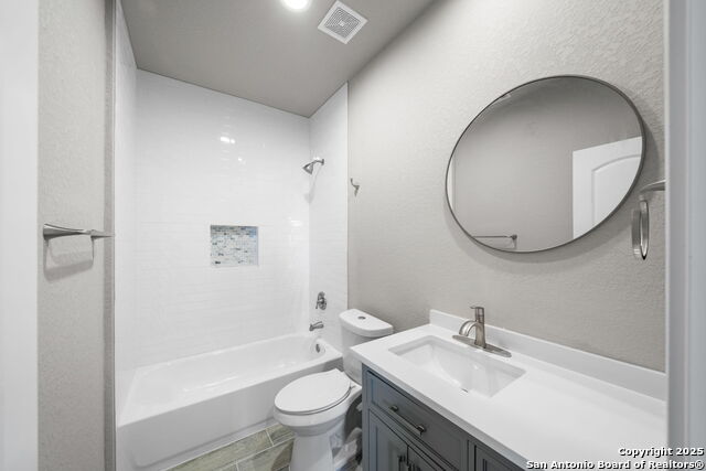 Image 20 of 27 For 9915 Alta Loma Cir