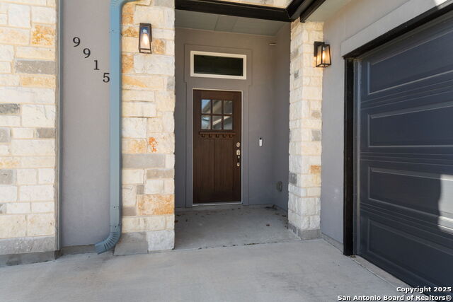 Image 4 of 27 For 9915 Alta Loma Cir