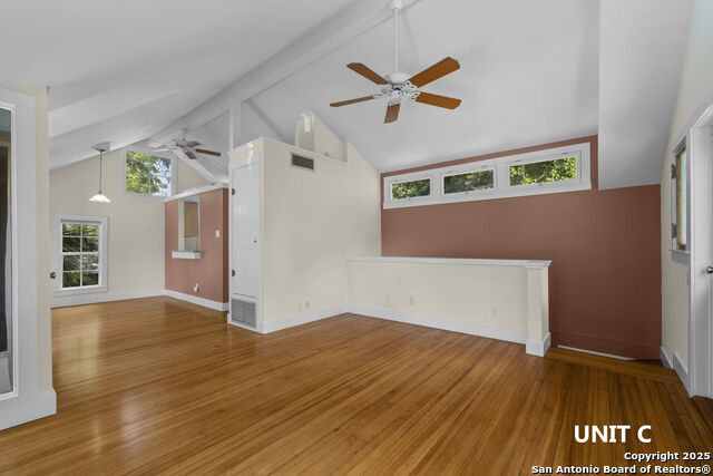Image 15 of 31 For 516 Guenther St E