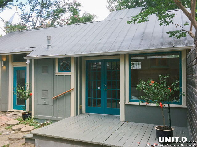 Image 17 of 31 For 516 Guenther St E