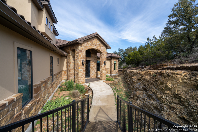 Image 4 of 40 For 220 River Ridge
