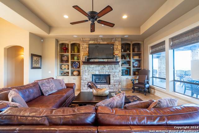 Image 7 of 40 For 220 River Ridge