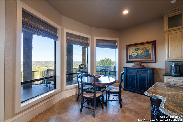 Image 8 of 40 For 220 River Ridge