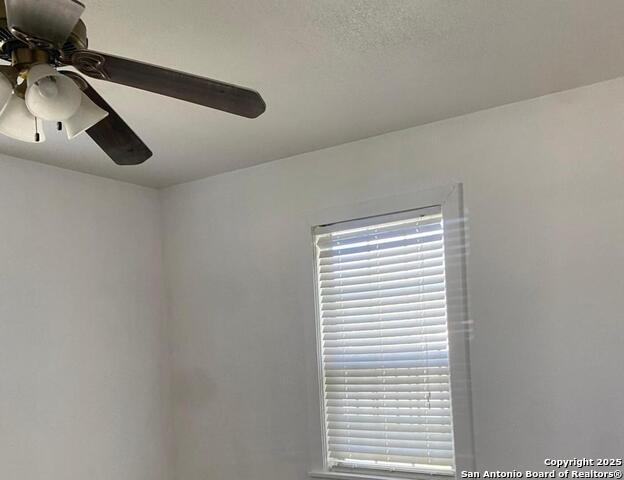 Listing photo id 3 for 2506 Mulberry Ave W