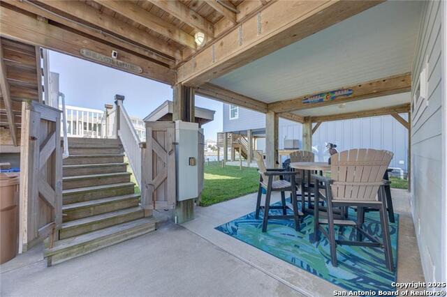 Listing photo id 3 for 162 La Concha