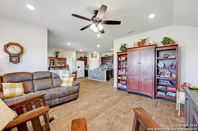 Image 9 of 31 For 480 Desert Willow