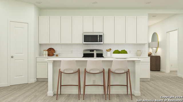 Listing photo id 5 for 9618 Spanish Oak