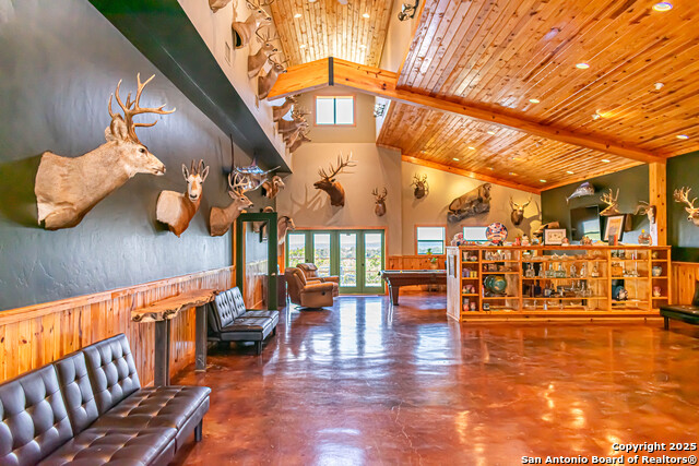 Listing photo id 12 for 320 Overland Trail W