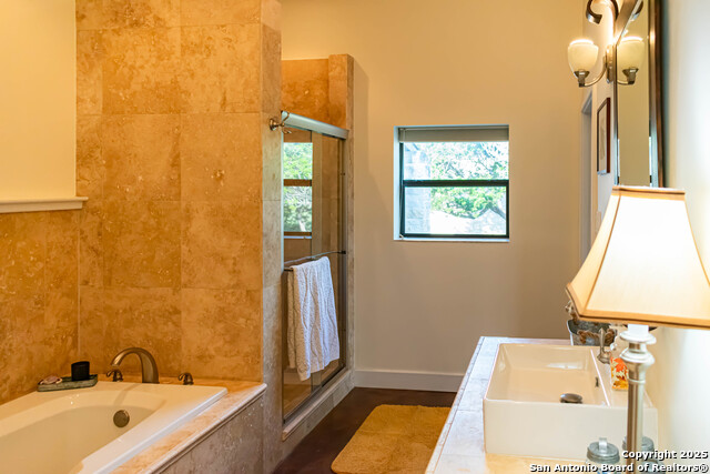 Listing photo id 15 for 320 Overland Trail W