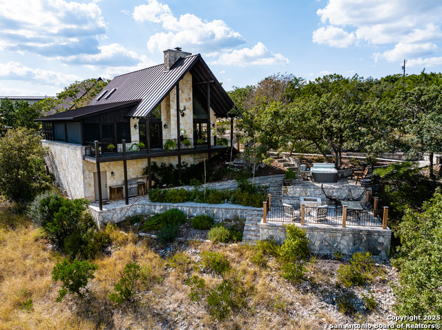 Listing photo id 0 for 320 Overland Trail W