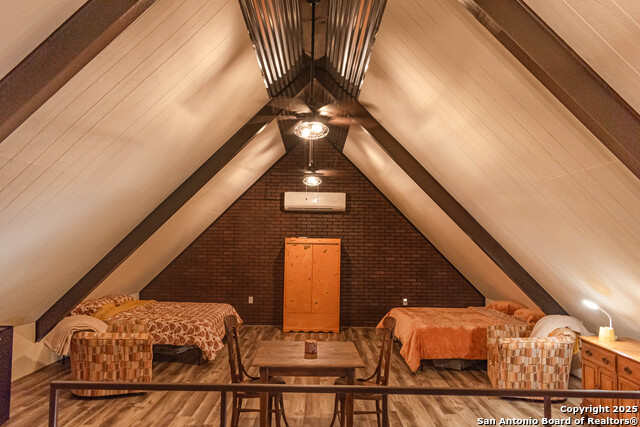 Listing photo id 18 for 320 Overland Trail W