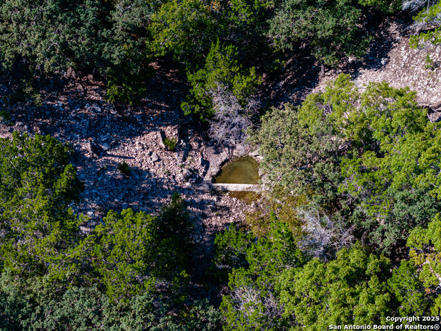 Listing photo id 20 for 320 Overland Trail W