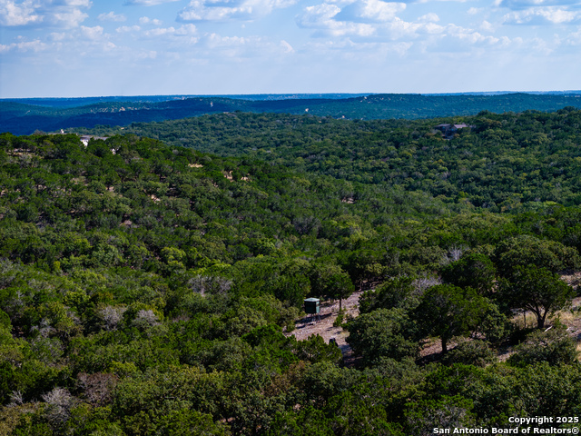 Listing photo id 21 for 320 Overland Trail W