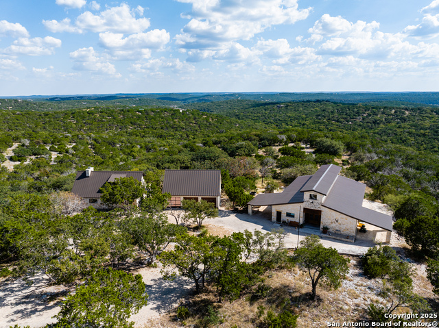 Listing photo id 23 for 320 Overland Trail W