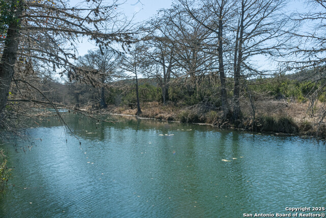 Listing photo id 2 for 320 Overland Trail W