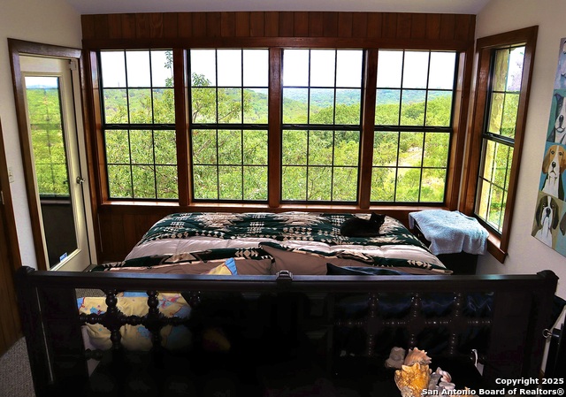 Listing photo id 7 for 320 Overland Trail W