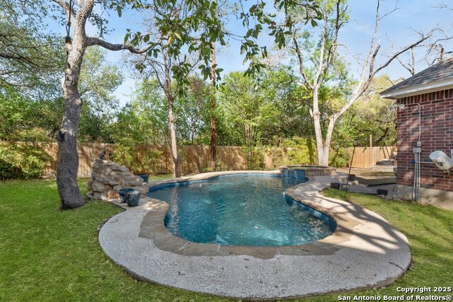 Image 46 of 65 For 2047 Thicket Trail Dr
