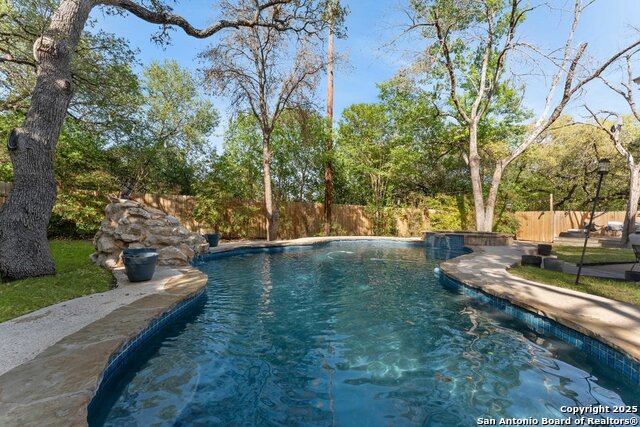 Image 47 of 65 For 2047 Thicket Trail Dr