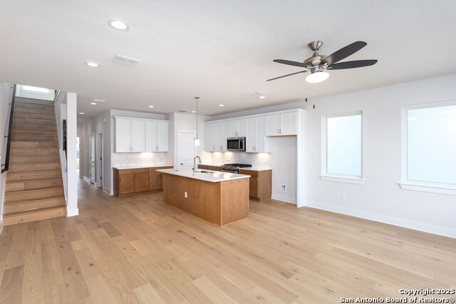 Image 16 of 40 For 558 Mcmonigal Pl