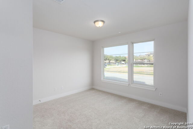 Image 6 of 40 For 558 Mcmonigal Pl