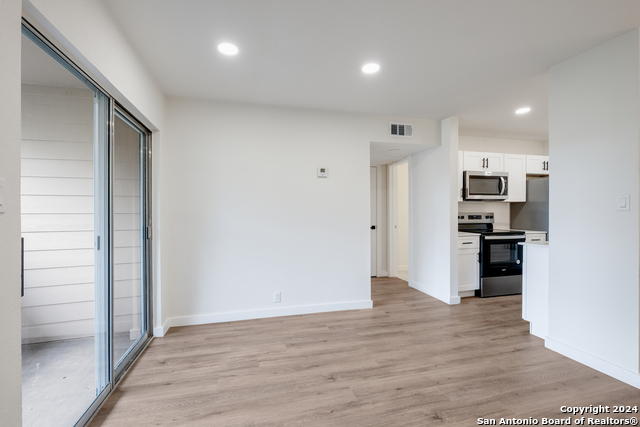 Image 6 of 17 For 340 Montclair St  202