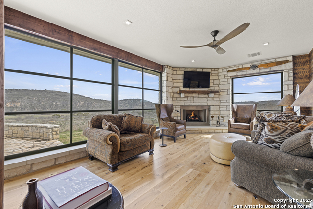 Image 15 of 62 For 256 Persimmon Point