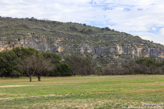 Image 32 of 62 For 256 Persimmon Point