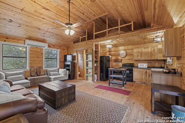 Image 39 of 62 For 256 Persimmon Point