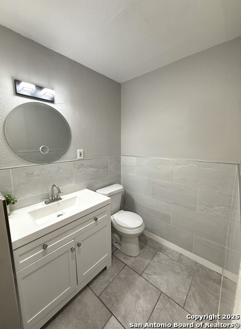 Image 12 of 16 For 1504 Bowie Street E