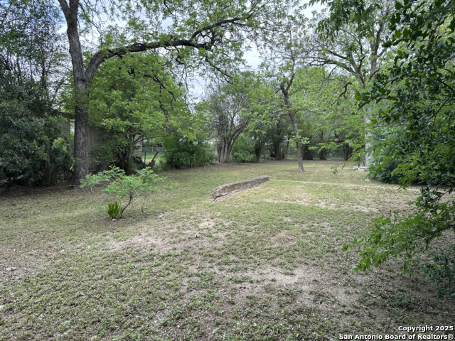 Image 12 of 15 For 833 Gladstone