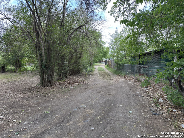 Image 9 of 15 For 833 Gladstone